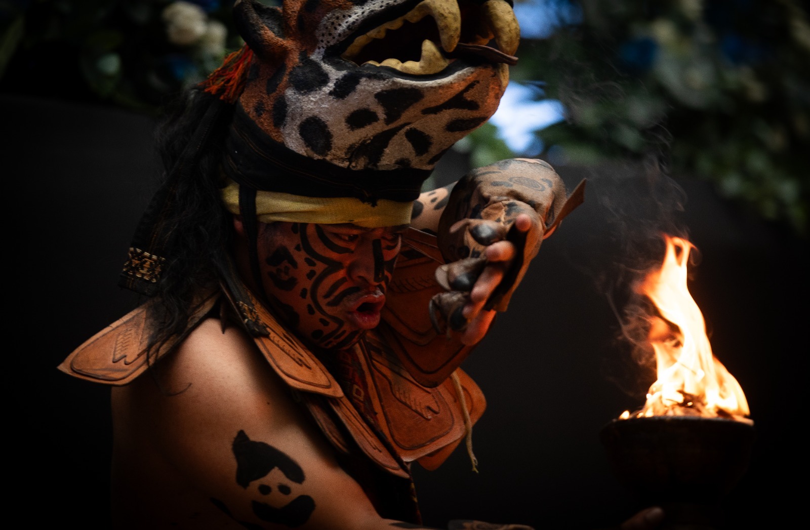 Representación de personaje maya ceremonial