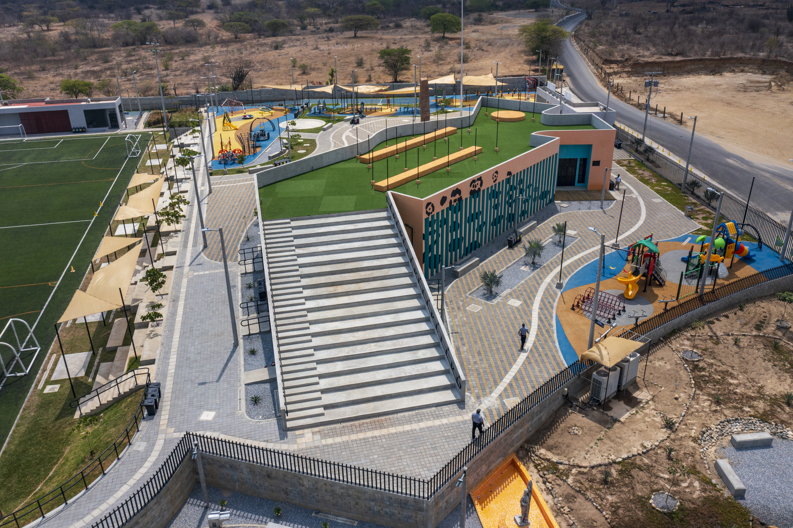 Vista aérea de un parque deportivo y recreativo